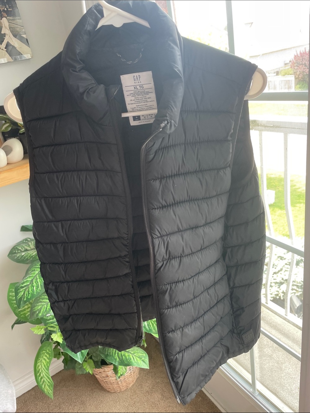 GAP Woman’s Black Lightweight Quilted Puffer Jacket